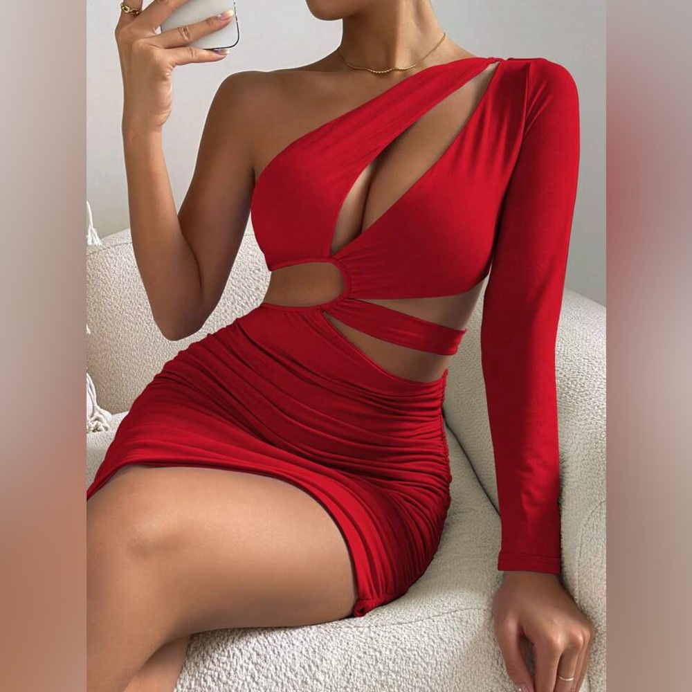 🍒BUNDLE 2 ITEMS FOR $8✨

FINAL SALE✨

🌸AMTIOUS cutout red dress ✨